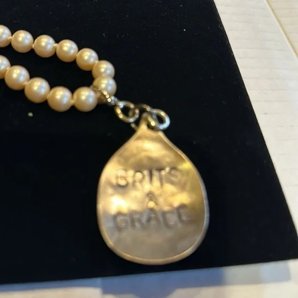 NWT pearl faux necklace with Grits & Grace saying in front removable charm w box - Picture 8 of 8